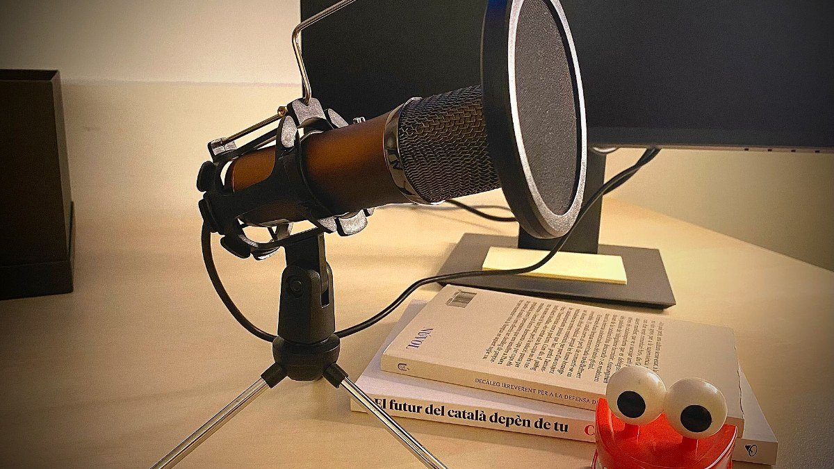 Podcast microphone on a desk for recording audio